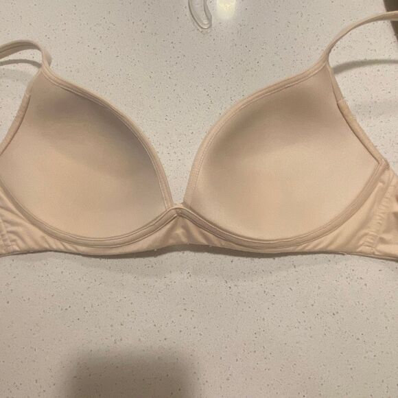 Victoria’s Secret bra, body by Victoria no wire bra size 36B - Picture 4 of 6